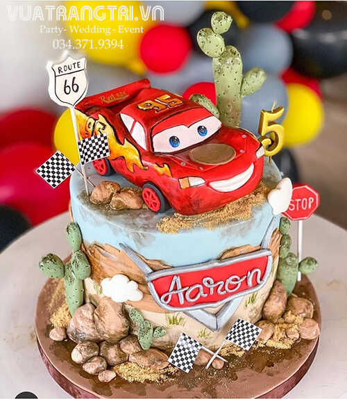 Bánh kem sinh nhật cho bé trai 5 tuổi xe hơi fondant