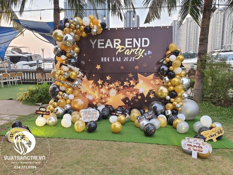 trang tri background tiec tat nien year end party 10